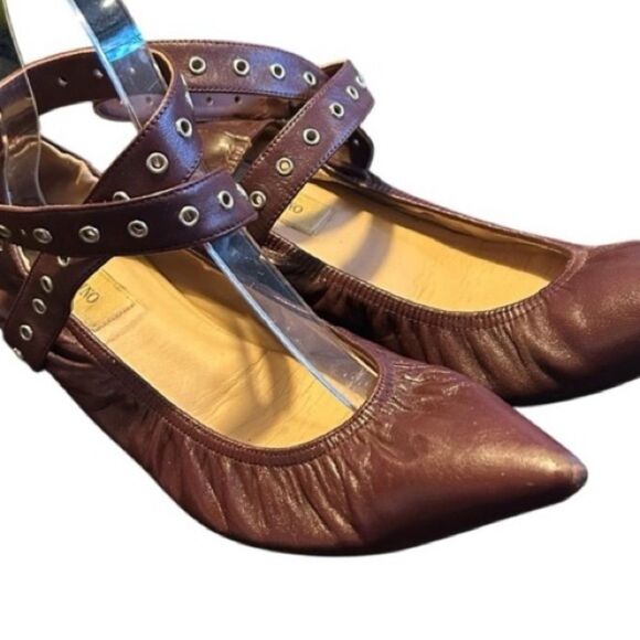 #132 VALENTINO GARAVANI Napa Love Latch Burgundy Leather Flats - Picture 4 of 9